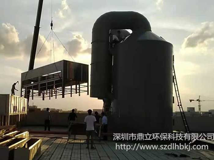 岳在厨房我解开衣服给我喝