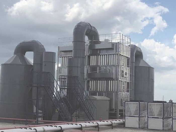 岳在厨房我解开衣服给我喝