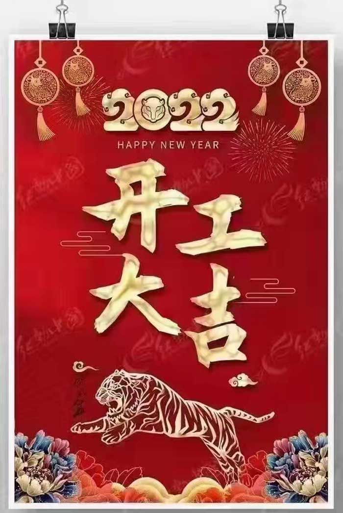 岳在厨房我解开衣服给我喝