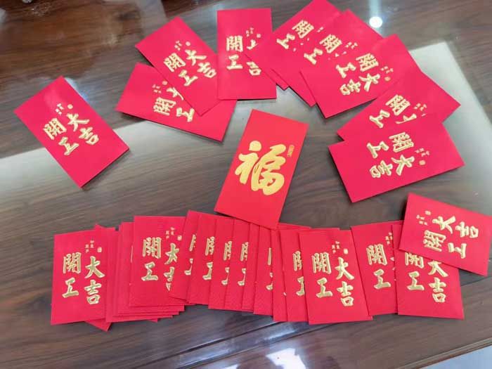 岳在厨房我解开衣服给我喝