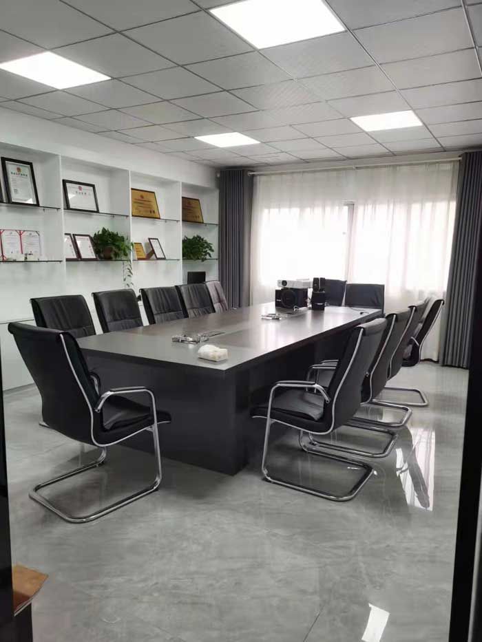 岳在厨房我解开衣服给我喝