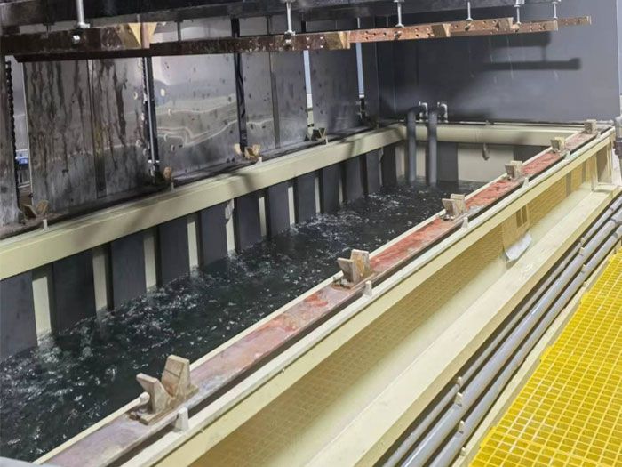 岳在厨房我解开衣服给我喝