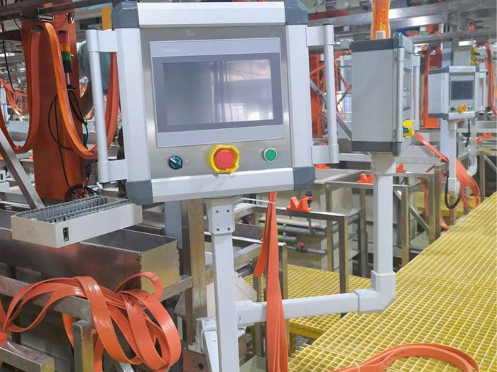 岳在厨房我解开衣服给我喝