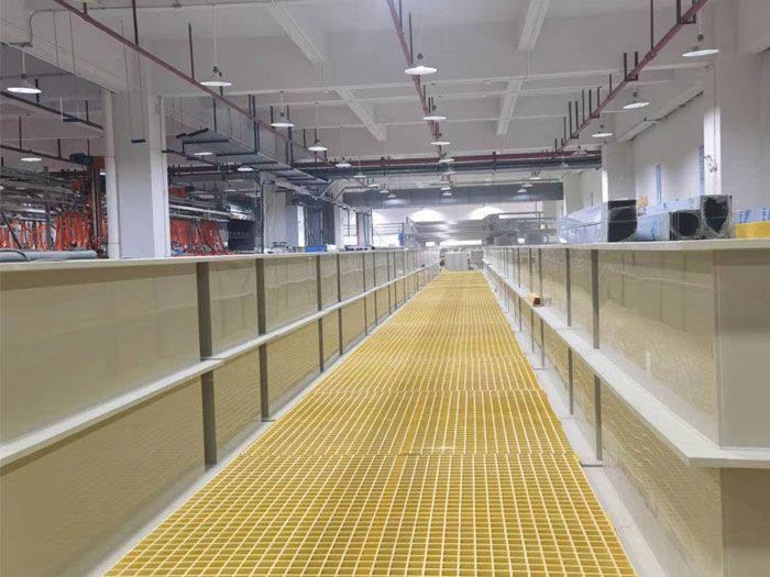 岳在厨房我解开衣服给我喝