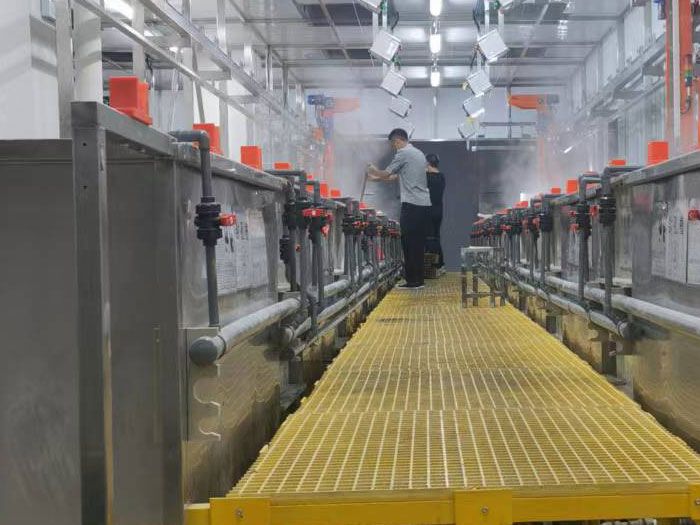 岳在厨房我解开衣服给我喝