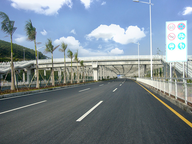 岳在厨房我解开衣服给我喝