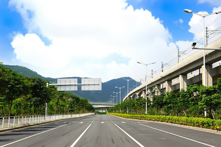 岳在厨房我解开衣服给我喝