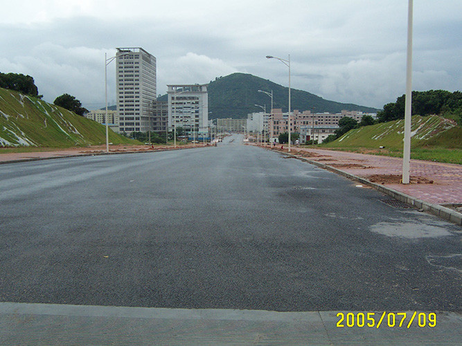 岳在厨房我解开衣服给我喝