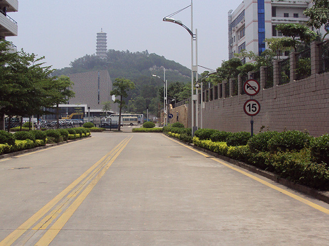 岳在厨房我解开衣服给我喝