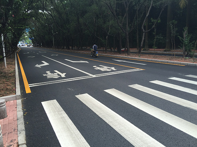 岳在厨房我解开衣服给我喝