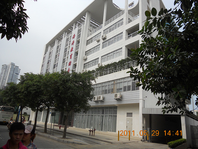 岳在厨房我解开衣服给我喝