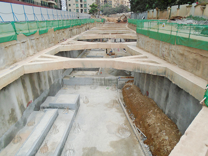 岳在厨房我解开衣服给我喝