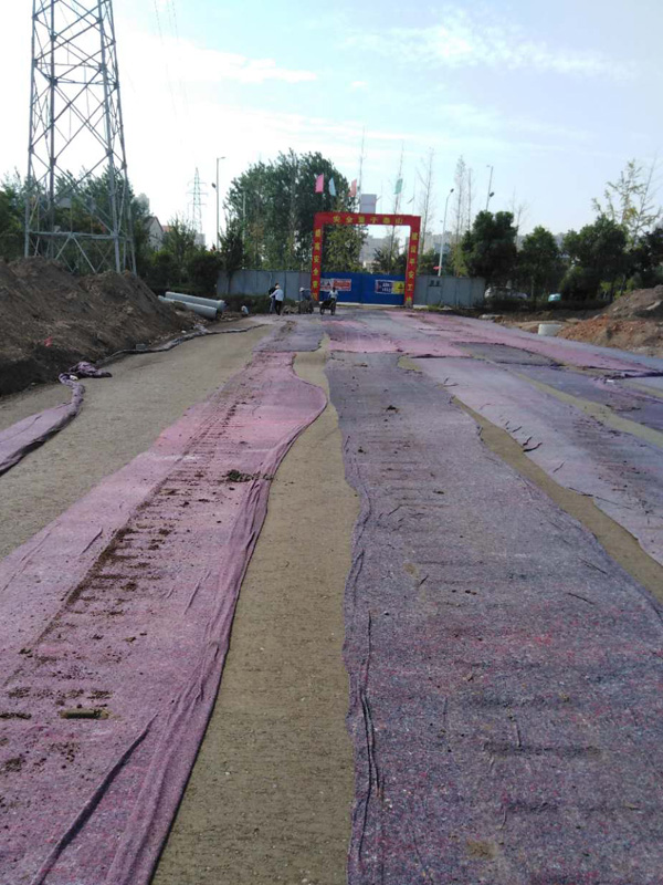 岳在厨房我解开衣服给我喝