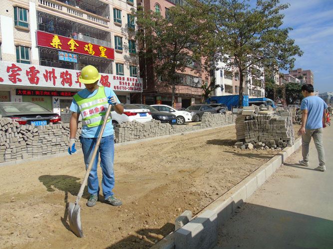 岳在厨房我解开衣服给我喝