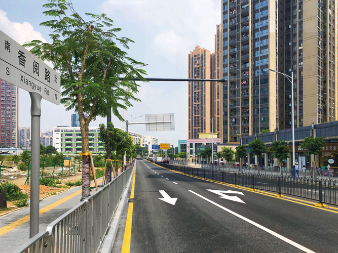 岳在厨房我解开衣服给我喝