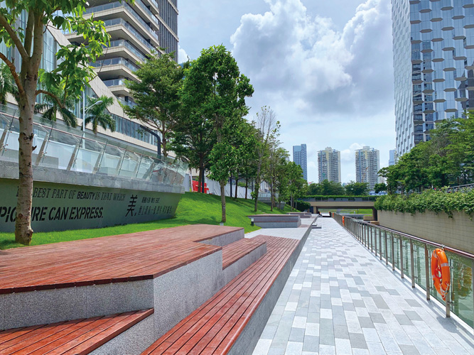 岳在厨房我解开衣服给我喝