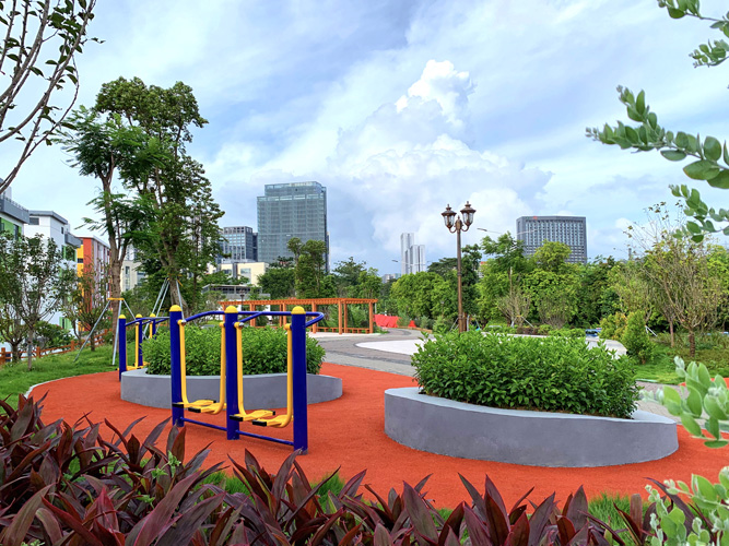 岳在厨房我解开衣服给我喝