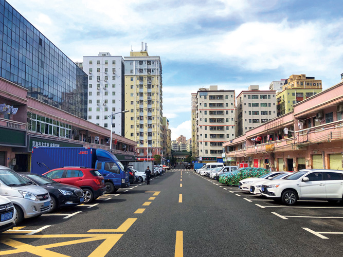 岳在厨房我解开衣服给我喝