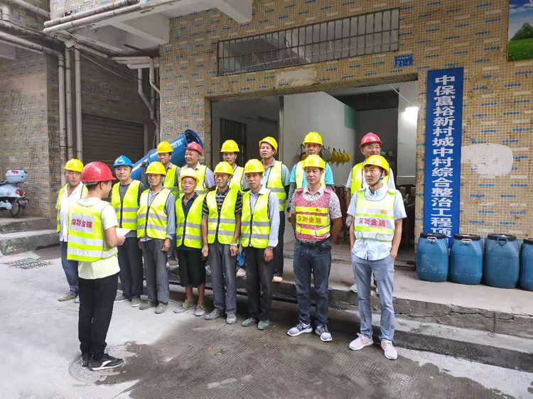 岳在厨房我解开衣服给我喝