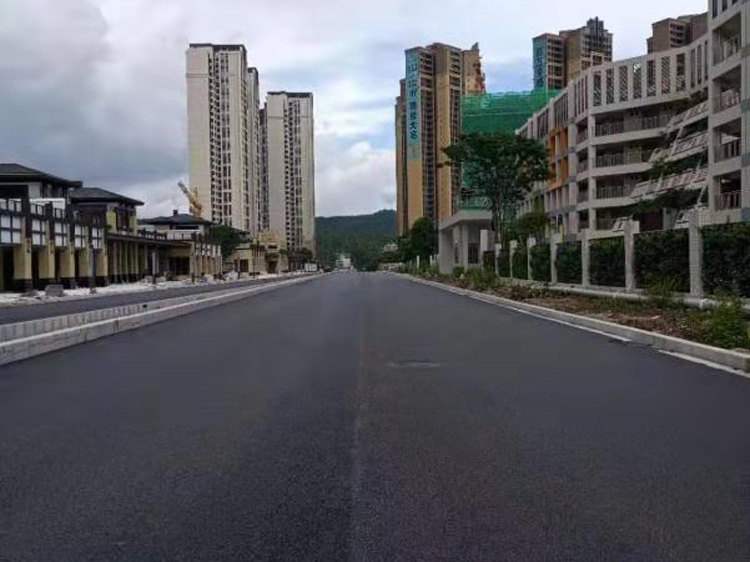 岳在厨房我解开衣服给我喝