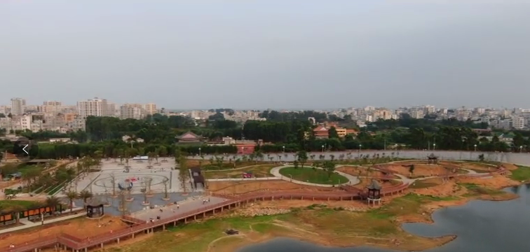 岳在厨房我解开衣服给我喝