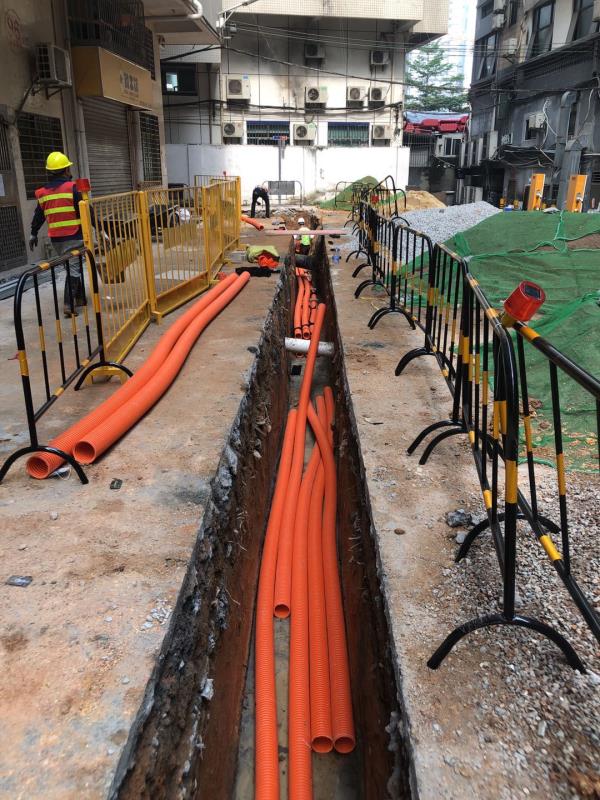 岳在厨房我解开衣服给我喝