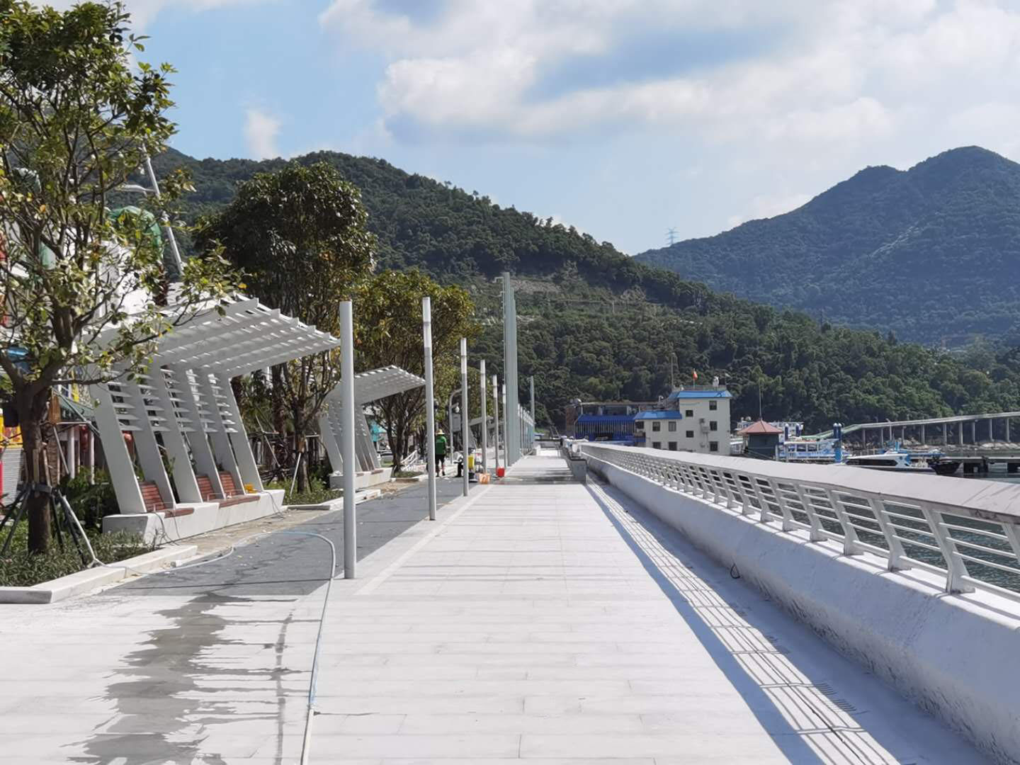 岳在厨房我解开衣服给我喝