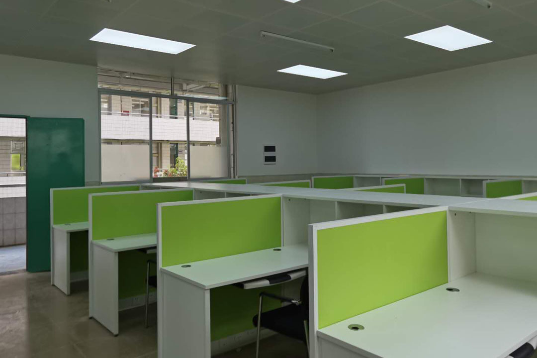 岳在厨房我解开衣服给我喝