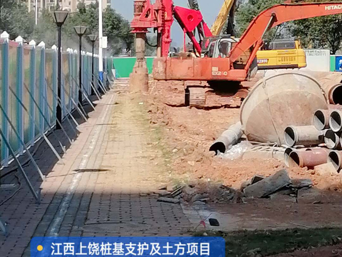 岳在厨房我解开衣服给我喝