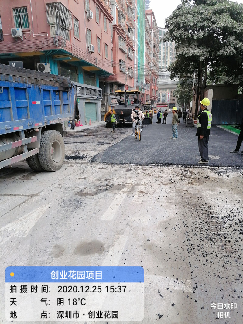 岳在厨房我解开衣服给我喝