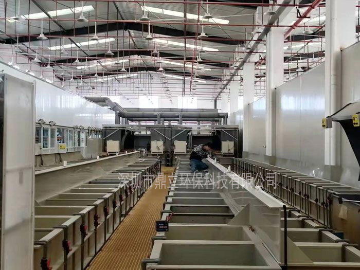 岳在厨房我解开衣服给我喝