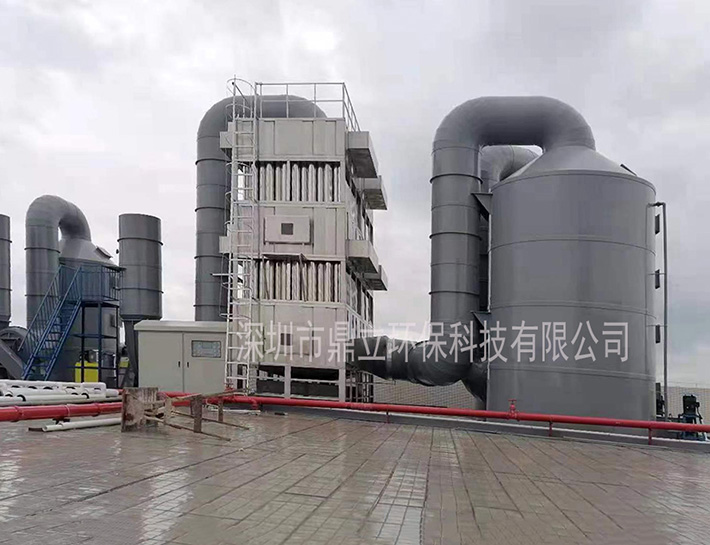 岳在厨房我解开衣服给我喝