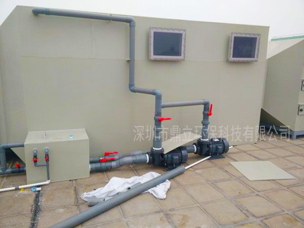 岳在厨房我解开衣服给我喝