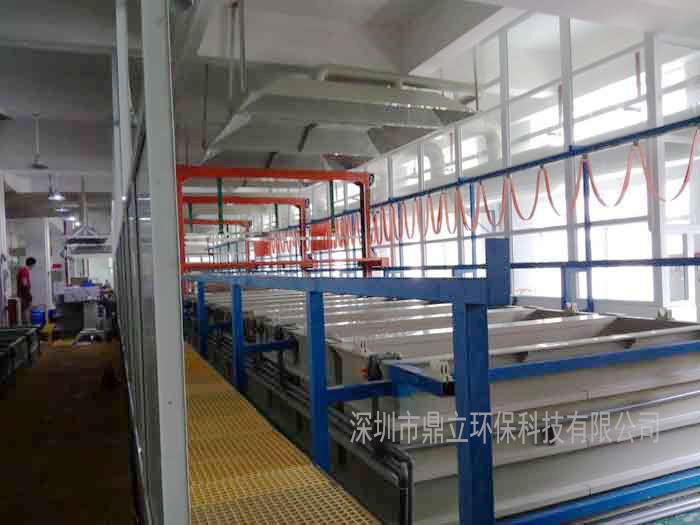 岳在厨房我解开衣服给我喝