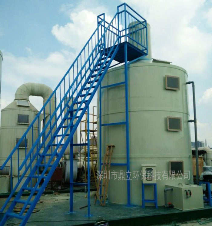 岳在厨房我解开衣服给我喝