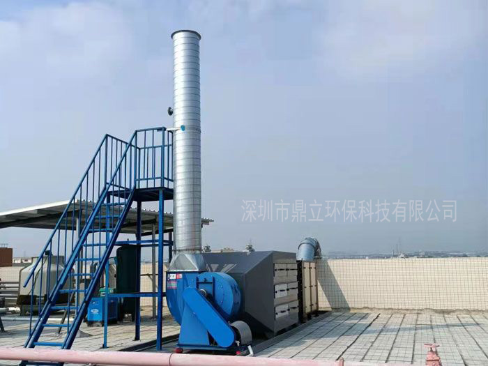 岳在厨房我解开衣服给我喝