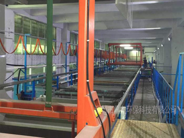 岳在厨房我解开衣服给我喝