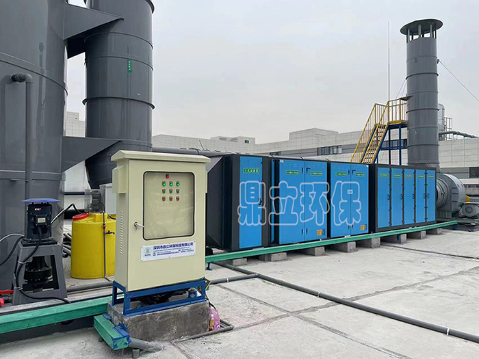 岳在厨房我解开衣服给我喝