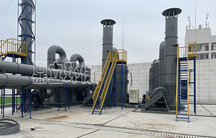 岳在厨房我解开衣服给我喝