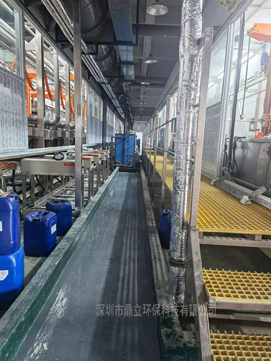 岳在厨房我解开衣服给我喝