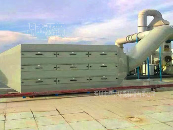 岳在厨房我解开衣服给我喝