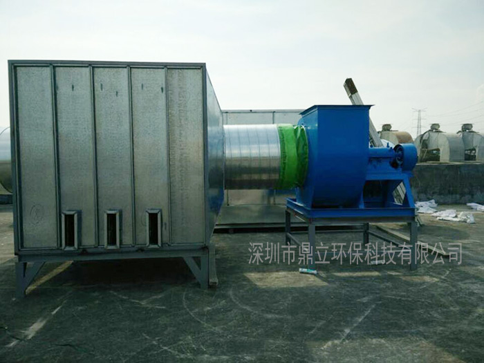 岳在厨房我解开衣服给我喝