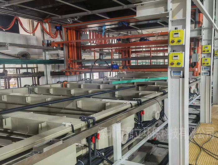 岳在厨房我解开衣服给我喝