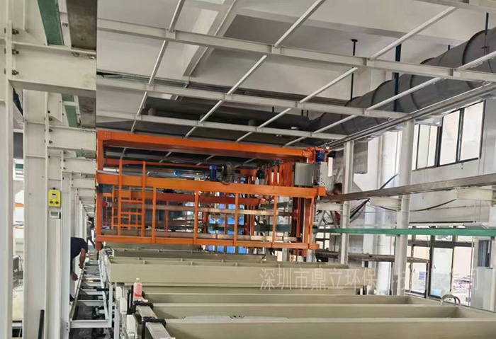 岳在厨房我解开衣服给我喝