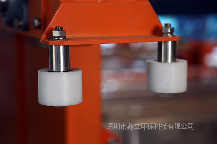 岳在厨房我解开衣服给我喝