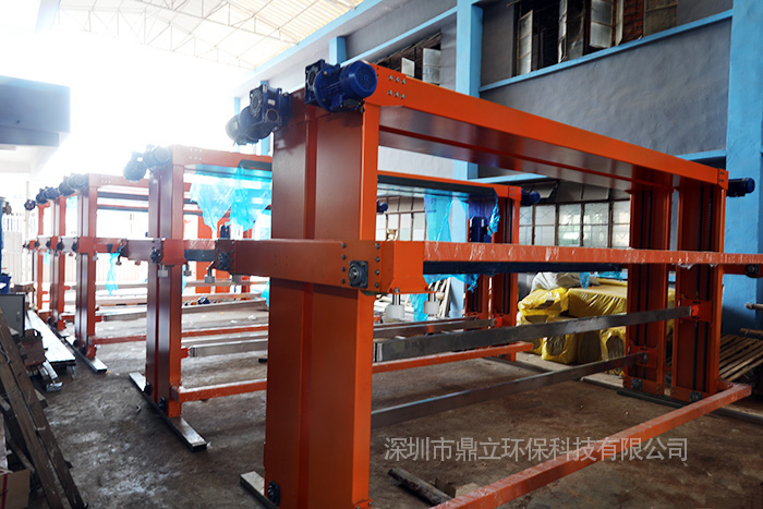 岳在厨房我解开衣服给我喝